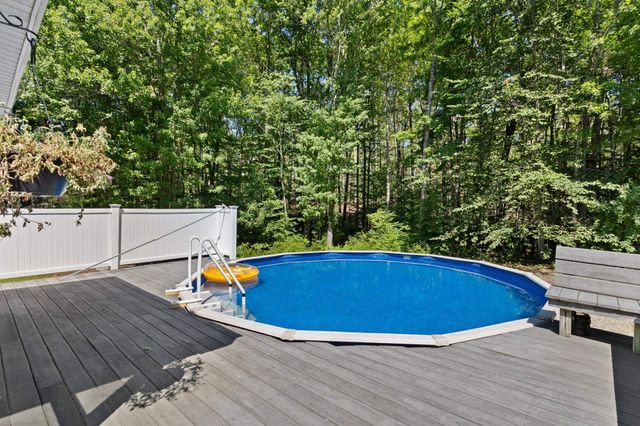 924 River Road, Weare, NH 03281
