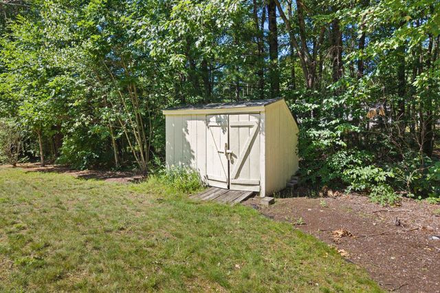 924 River Road, Weare, NH 03281