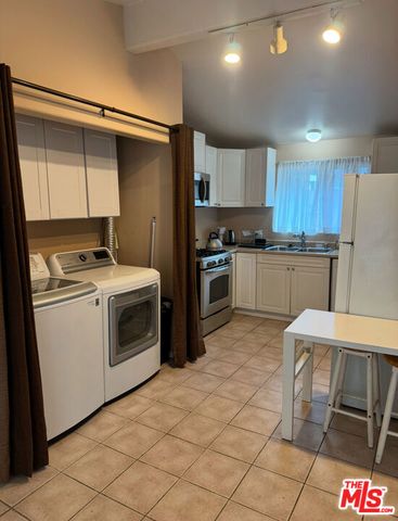 12340 Moorpark Street, Studio City (los Angeles), CA 91604