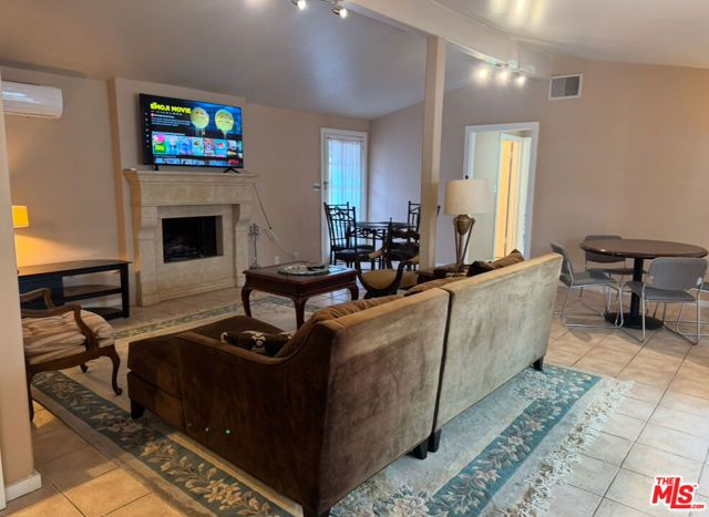 12340 Moorpark Street, Studio City (los Angeles), CA 91604