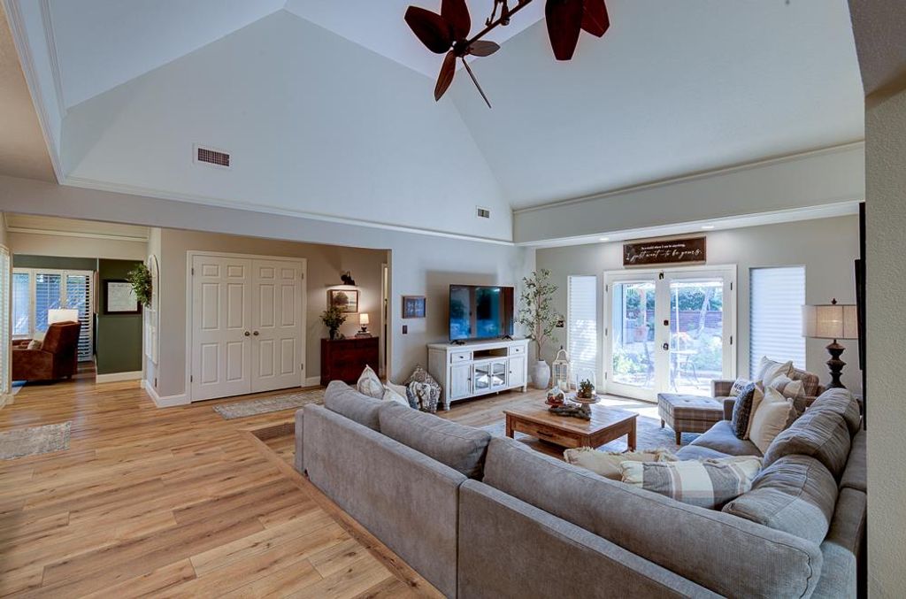 Image 13 of property listing at 2555 W Bluff Avenue # 152, Fresno, CA 93711