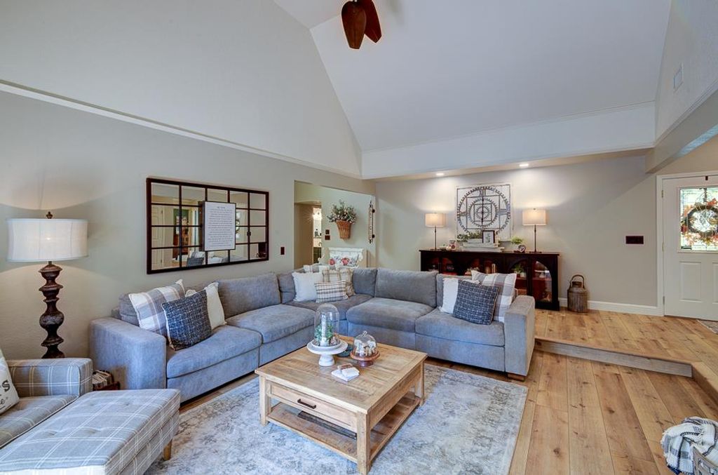 Image 14 of property listing at 2555 W Bluff Avenue # 152, Fresno, CA 93711