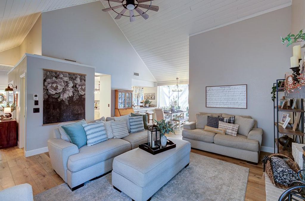 Image 15 of property listing at 2555 W Bluff Avenue # 152, Fresno, CA 93711