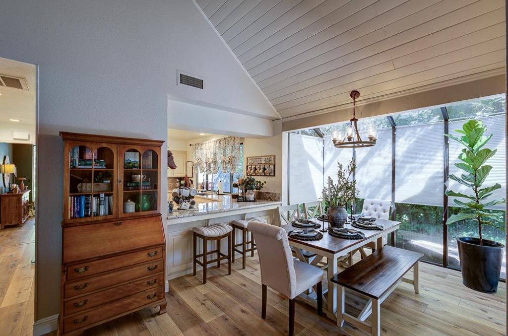 Image 16 of property listing at 2555 W Bluff Avenue # 152, Fresno, CA 93711