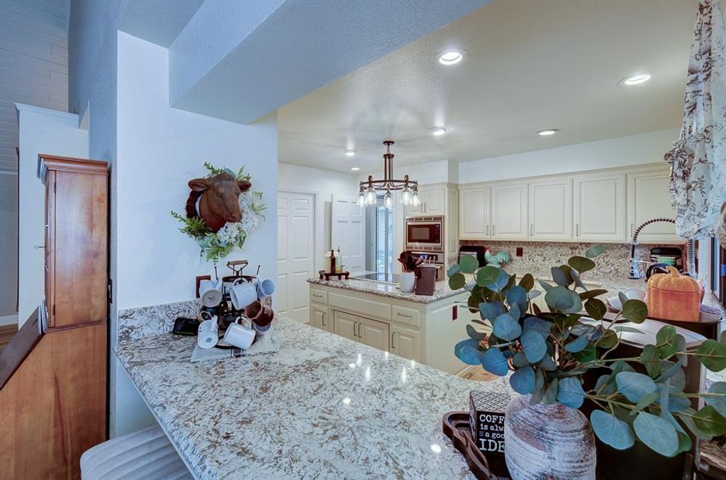 Image 17 of property listing at 2555 W Bluff Avenue # 152, Fresno, CA 93711