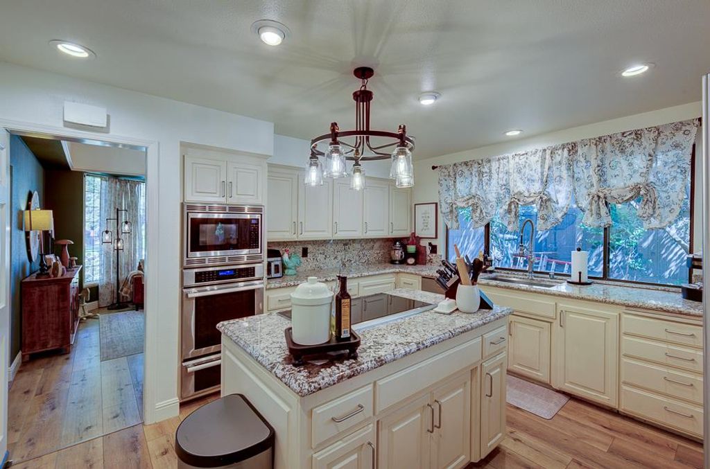 Image 18 of property listing at 2555 W Bluff Avenue # 152, Fresno, CA 93711