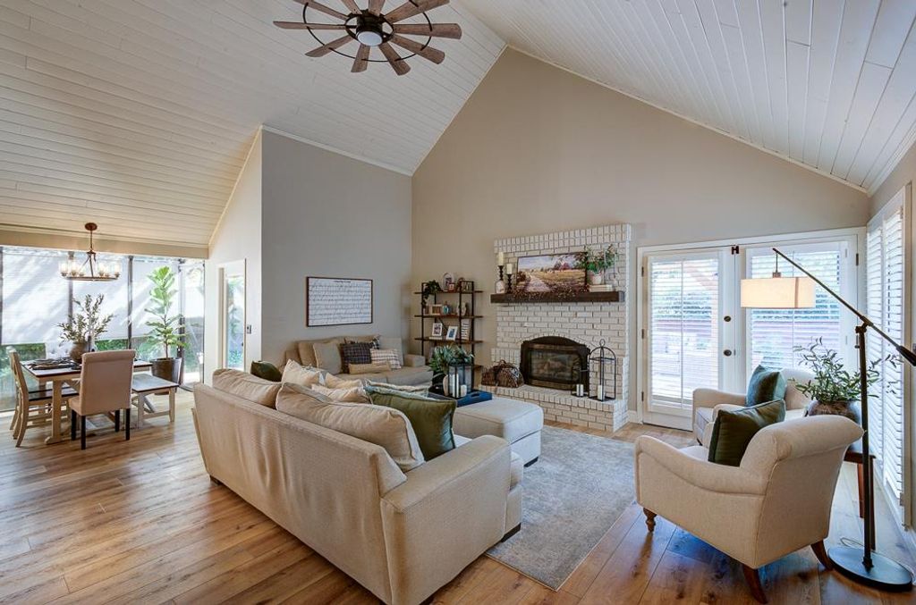 Image 2 of property listing at 2555 W Bluff Avenue # 152, Fresno, CA 93711