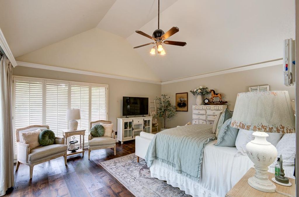 Image 22 of property listing at 2555 W Bluff Avenue # 152, Fresno, CA 93711