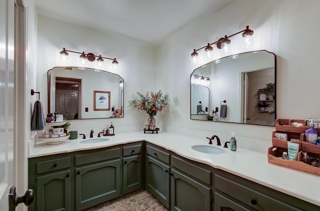 Image 27 of property listing at 2555 W Bluff Avenue # 152, Fresno, CA 93711