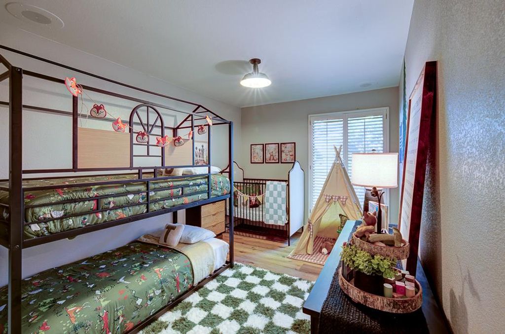 Image 28 of property listing at 2555 W Bluff Avenue # 152, Fresno, CA 93711