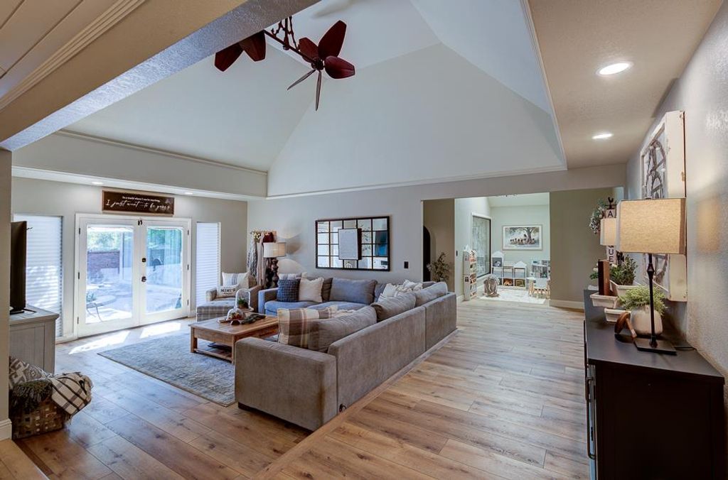 Image 3 of property listing at 2555 W Bluff Avenue # 152, Fresno, CA 93711