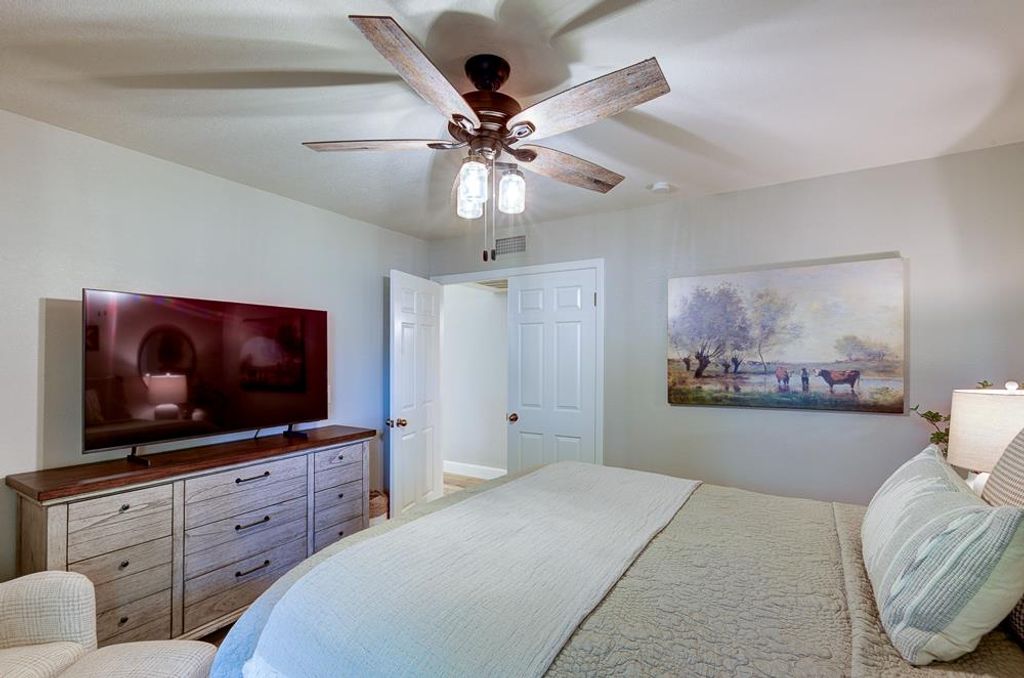 Image 30 of property listing at 2555 W Bluff Avenue # 152, Fresno, CA 93711