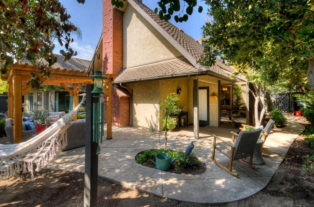 Image 35 of property listing at 2555 W Bluff Avenue # 152, Fresno, CA 93711