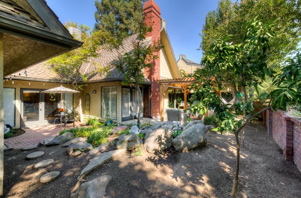 Image 37 of property listing at 2555 W Bluff Avenue # 152, Fresno, CA 93711