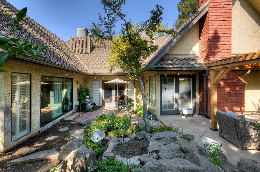 Image 39 of property listing at 2555 W Bluff Avenue # 152, Fresno, CA 93711