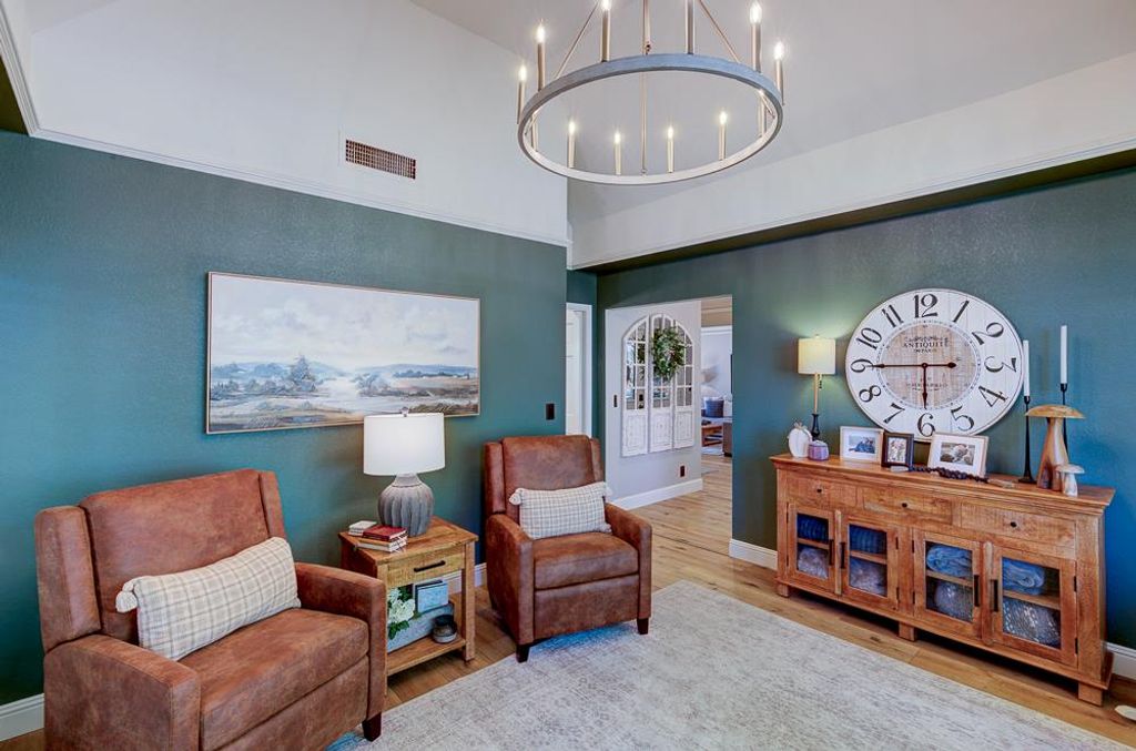 Image 4 of property listing at 2555 W Bluff Avenue # 152, Fresno, CA 93711