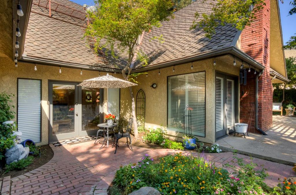 Image 40 of property listing at 2555 W Bluff Avenue # 152, Fresno, CA 93711