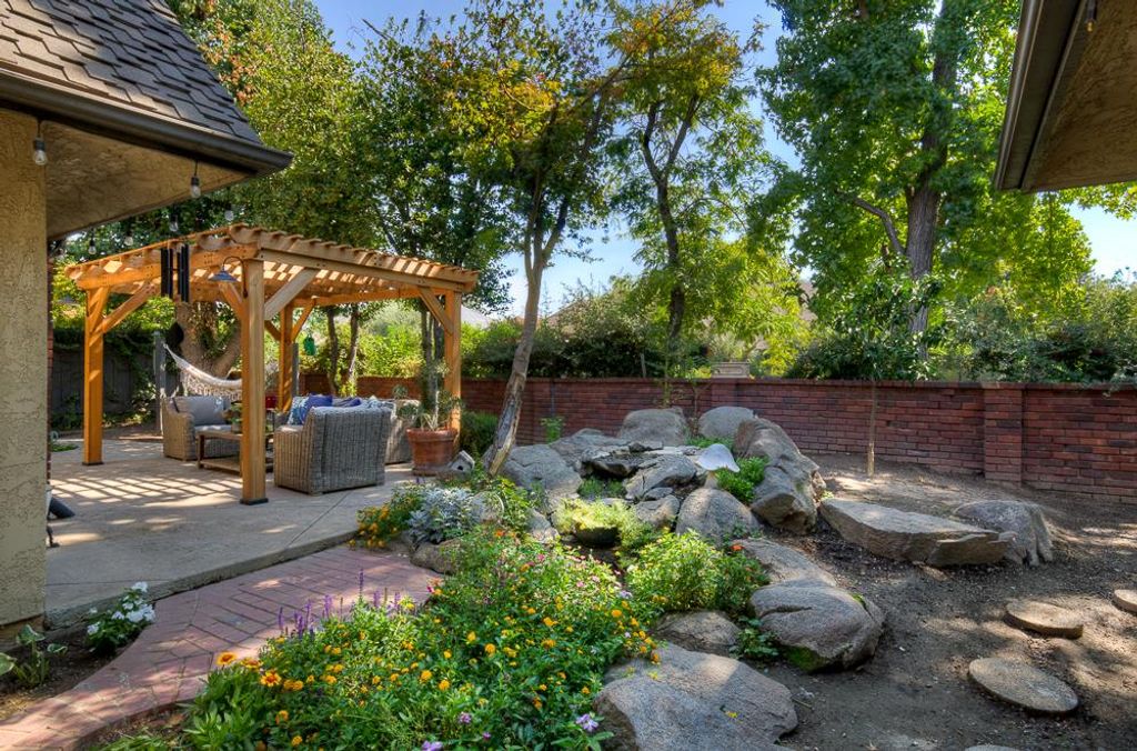 Image 41 of property listing at 2555 W Bluff Avenue # 152, Fresno, CA 93711