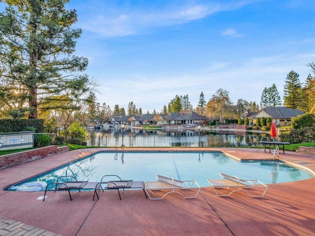 Image 43 of property listing at 2555 W Bluff Avenue # 152, Fresno, CA 93711