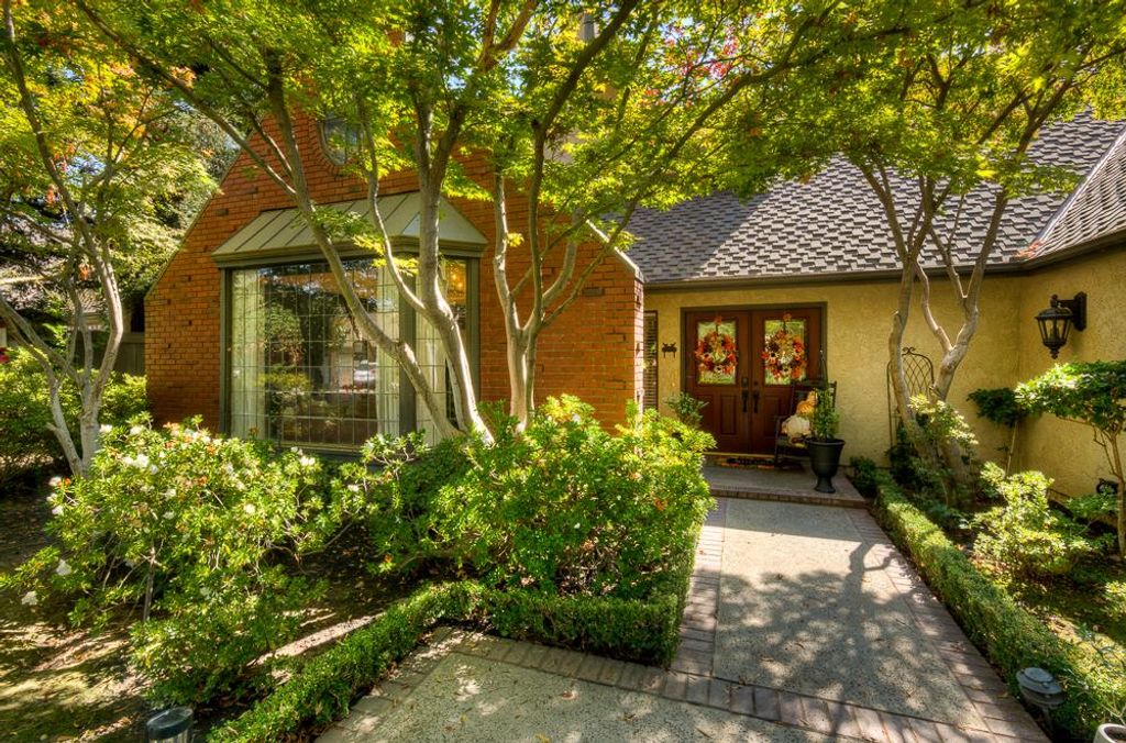 Image 9 of property listing at 2555 W Bluff Avenue # 152, Fresno, CA 93711