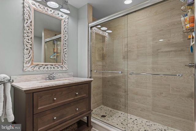 3905 WOODLAND DR, Newtown Square, PA 19073