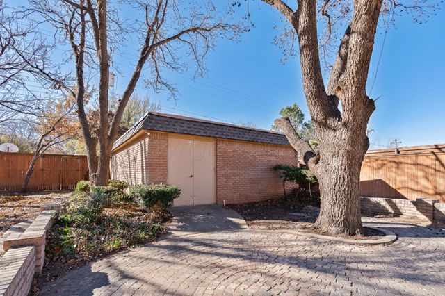 207 Yucca Terrace, Plainview, TX 79072