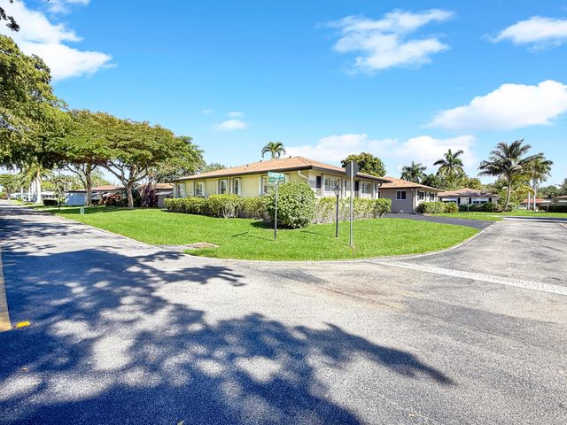 501 Sandpiper Circle, Delray Beach, FL 33445