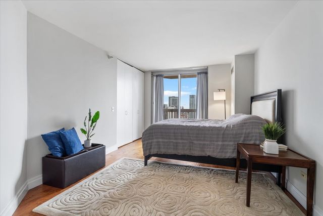 545 N DEARBORN Street 2511, Chicago, IL 60654