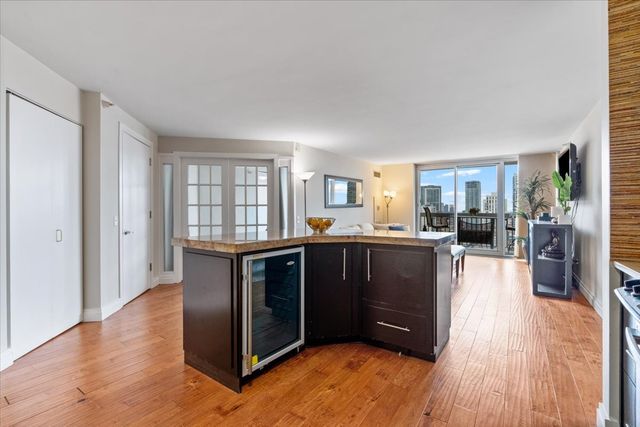 545 N DEARBORN Street 2511, Chicago, IL 60654