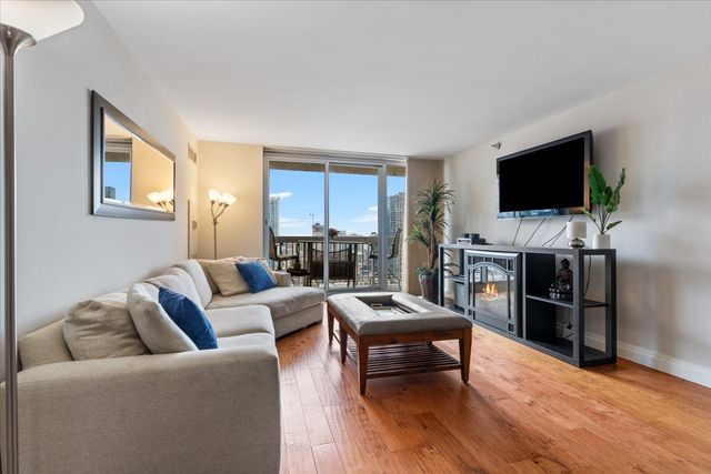 545 N DEARBORN Street 2511, Chicago, IL 60654