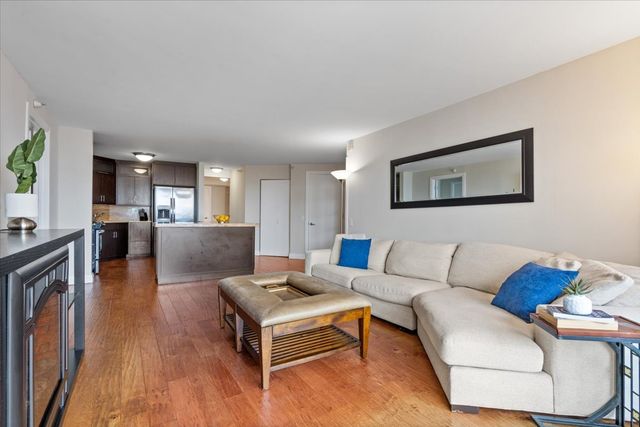 545 N DEARBORN Street 2511, Chicago, IL 60654