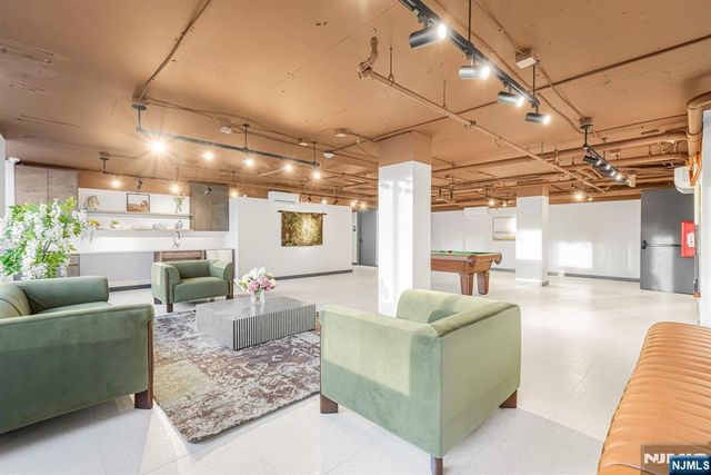 1 Mallory 405, Jersey City, NJ 07305