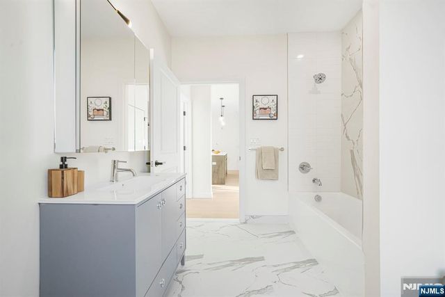 1 Mallory 405, Jersey City, NJ 07305