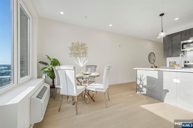 1 Mallory 405, Jersey City, NJ 07305