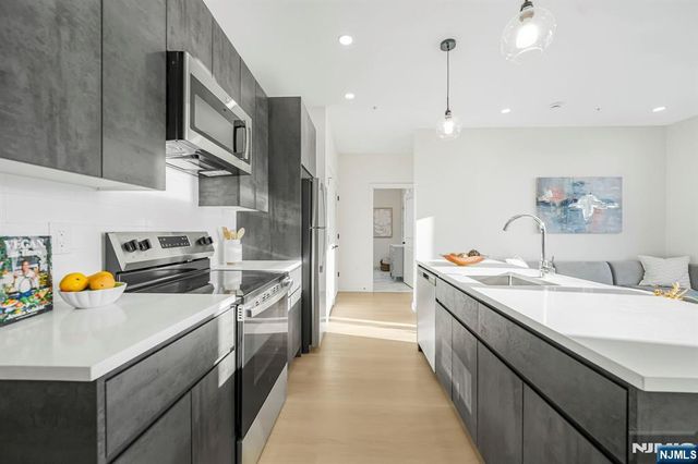 1 Mallory 405, Jersey City, NJ 07305