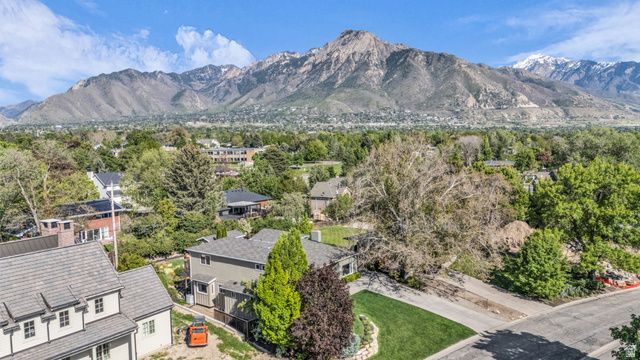 4179 S HOLLOWAY DR, Holladay, UT 84124