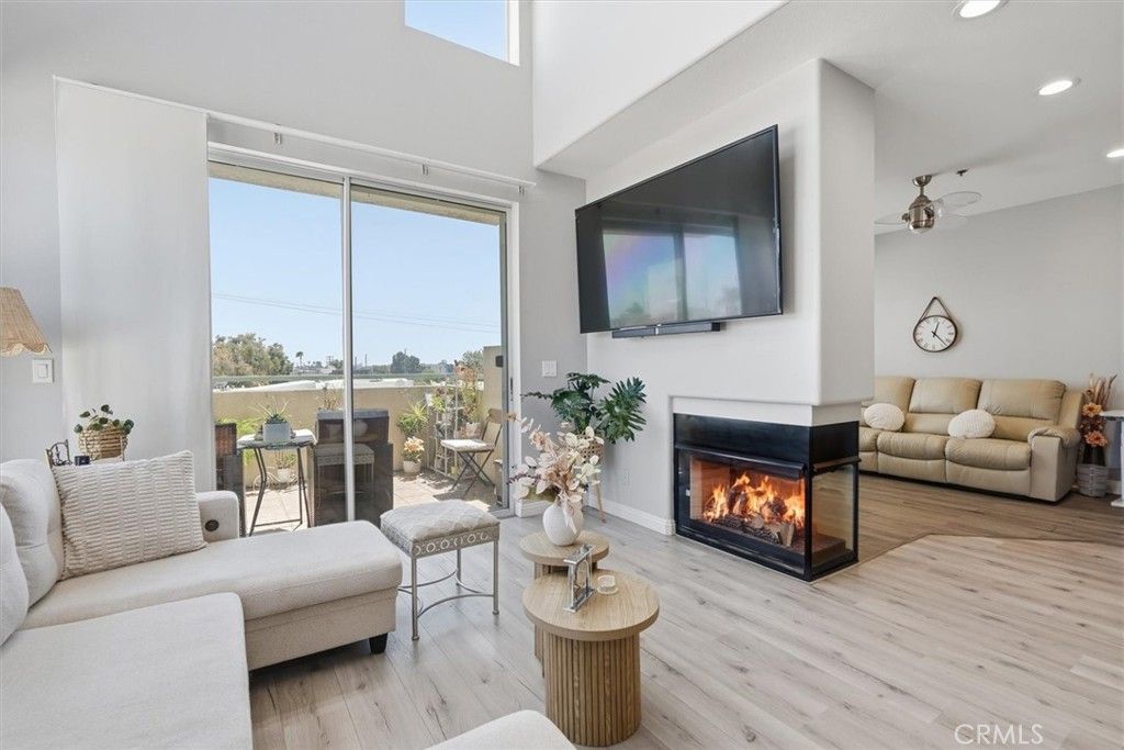Image 1 of property listing at 10790 Rose Avenue, Los Angeles, CA 90034
