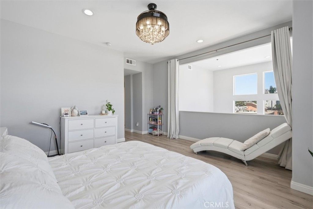 Image 10 of property listing at 10790 Rose Avenue 304, Los Angeles, CA 90034