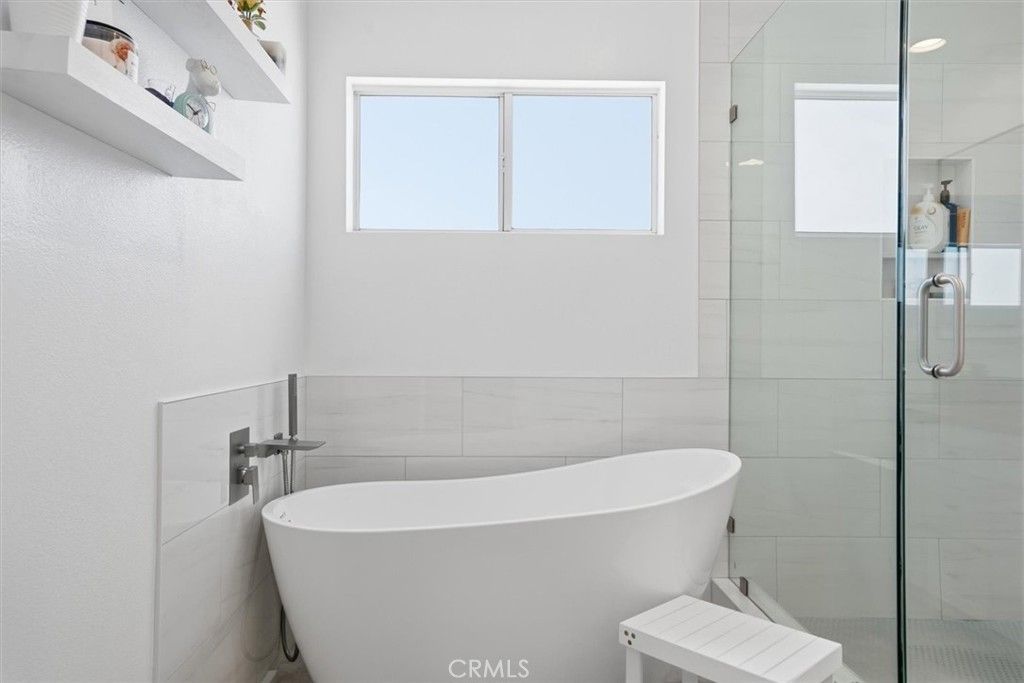 Image 12 of property listing at 10790 Rose Avenue 304, Los Angeles, CA 90034