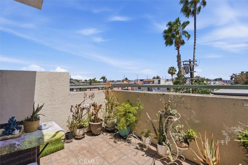 Image 5 of property listing at 10790 Rose Avenue 304, Los Angeles, CA 90034