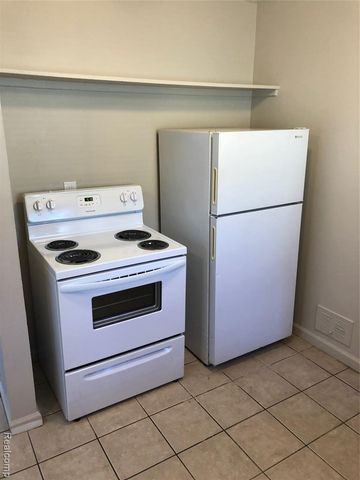 130 Parkdale Avenue, Pontiac, MI 48340