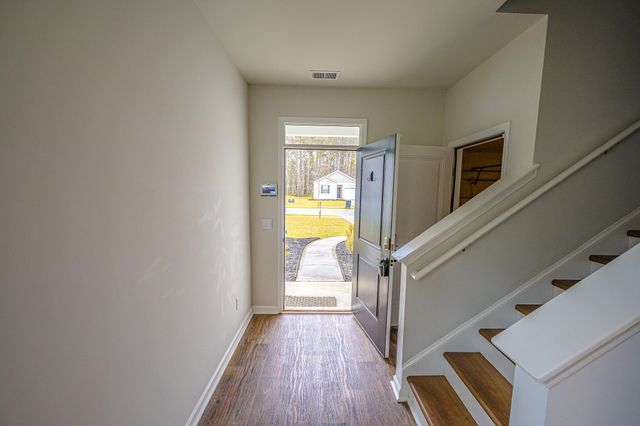 104 Cloverleaf Street, Summerville, SC 29483