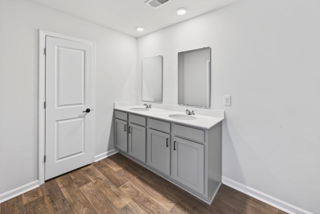 104 Cloverleaf Street, Summerville, SC 29483