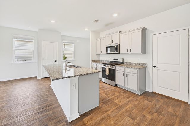 104 Cloverleaf Street, Summerville, SC 29483