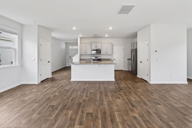 104 Cloverleaf Street, Summerville, SC 29483
