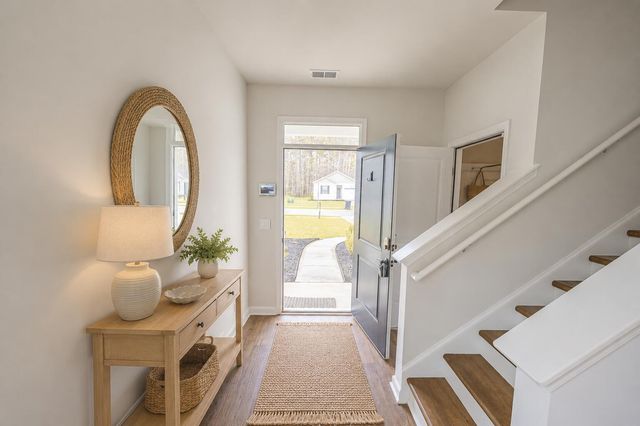 104 Cloverleaf Street, Summerville, SC 29483