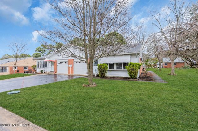 26 B Moccasin Drive B, Whiting, NJ 08759