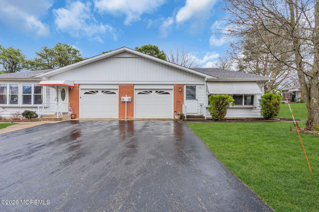 26 B Moccasin Drive B, Whiting, NJ 08759