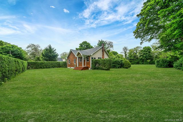75 Champlin Avenue, Bellport, NY 11713