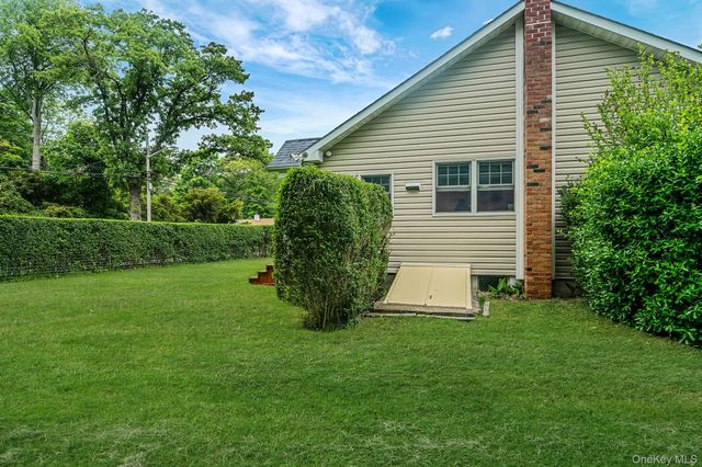 75 Champlin Avenue, Bellport, NY 11713